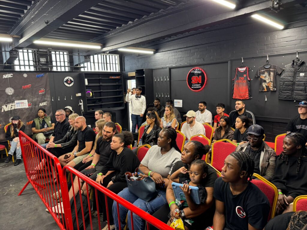 ring side crowd